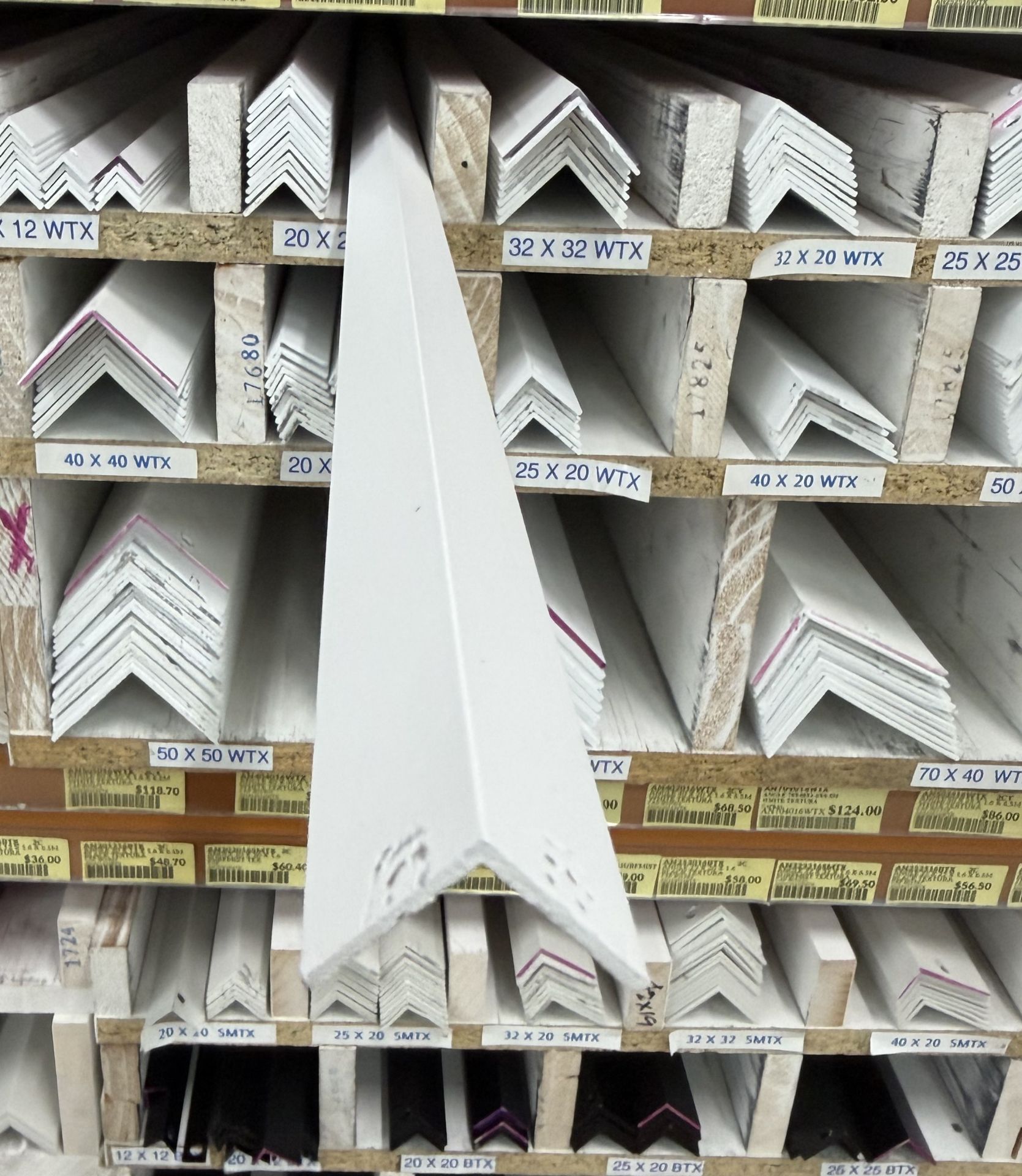 Angle 20mm x 20mm x 1.6mm x 6.5Mtrs White Textura