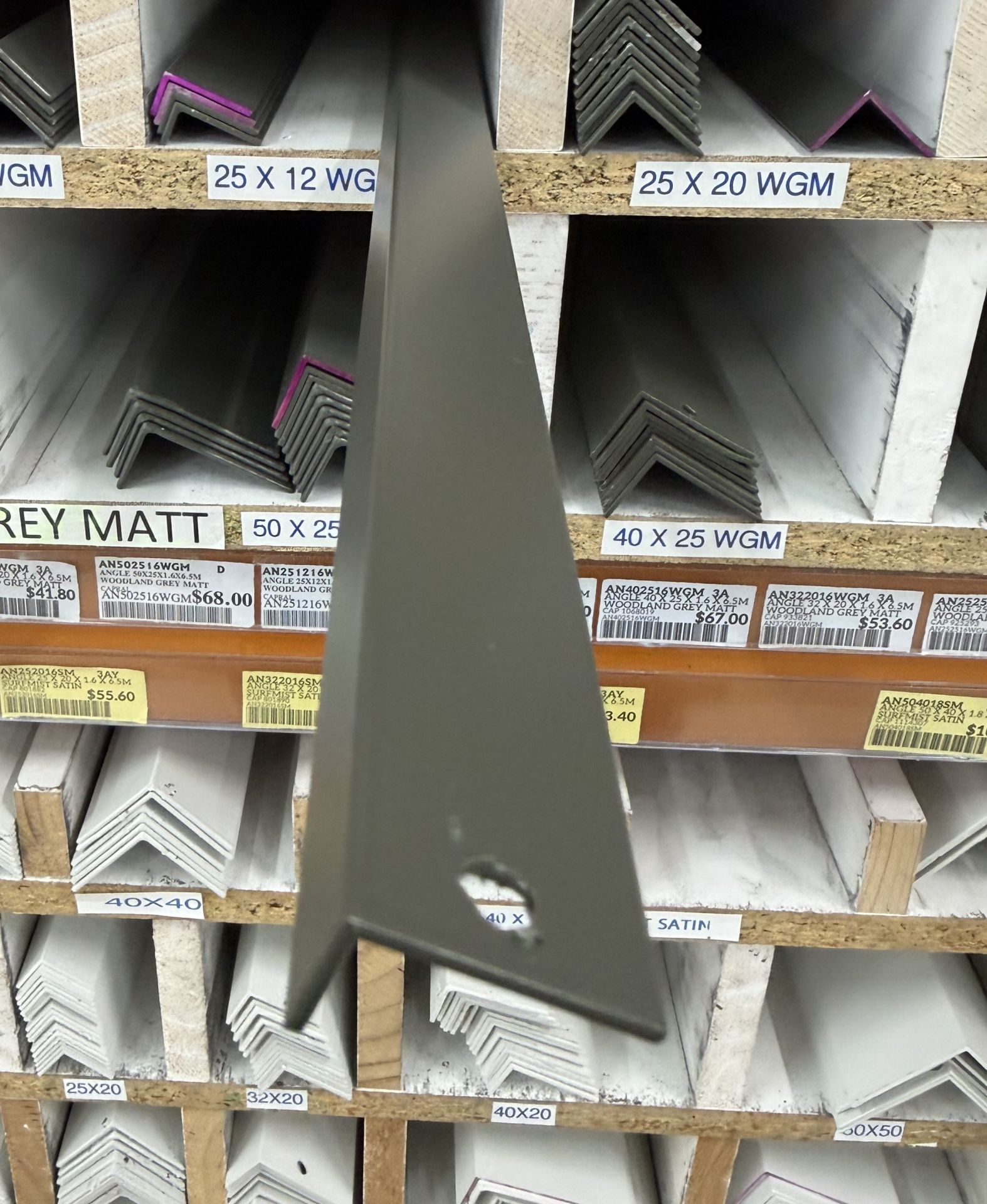 ANGLE 25X12X1.6X6.5M WOODLAND GREY MATT