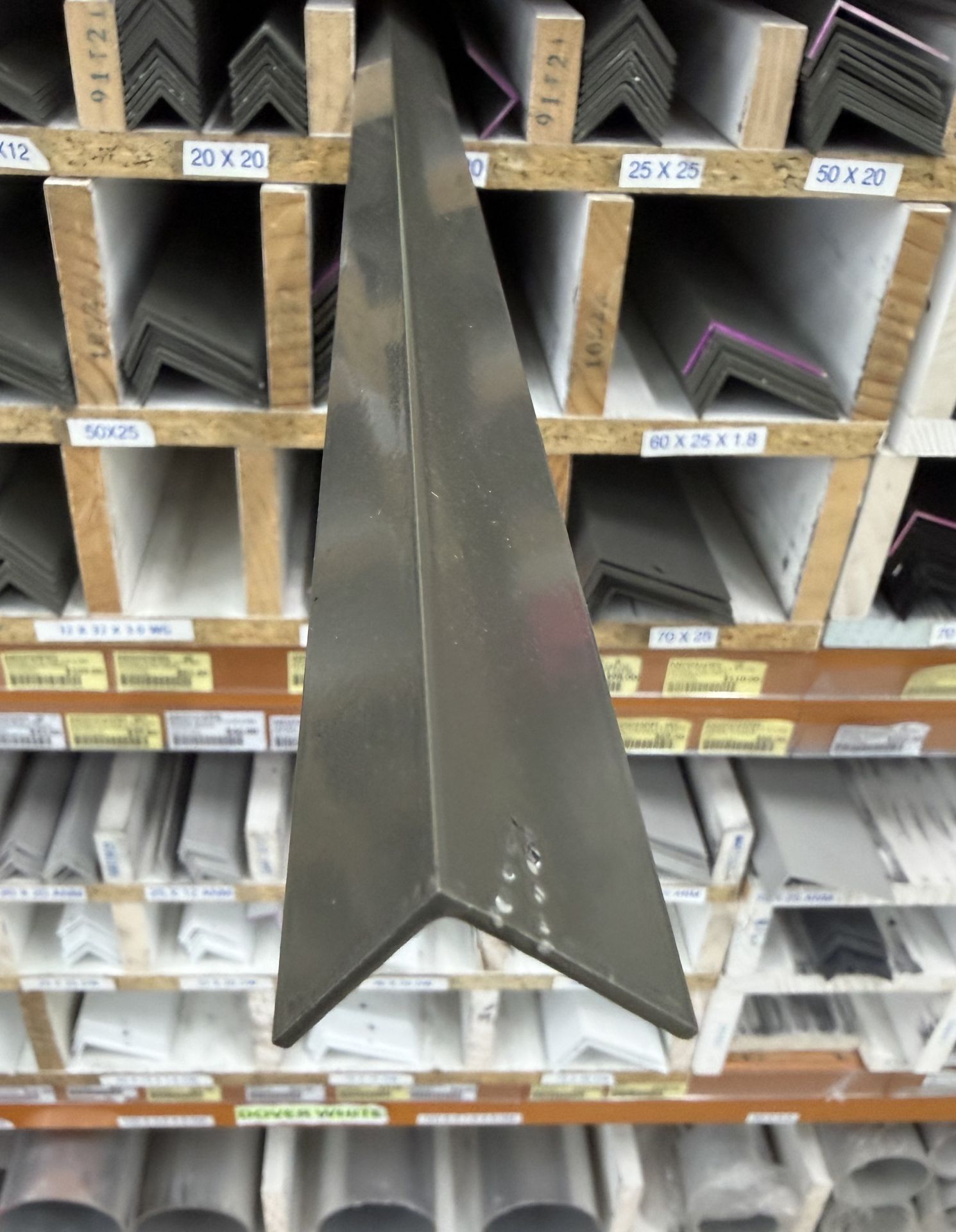 Angle 25mm x 20mm x 1.6mm x 6.5mtr Woodland Grey Satin