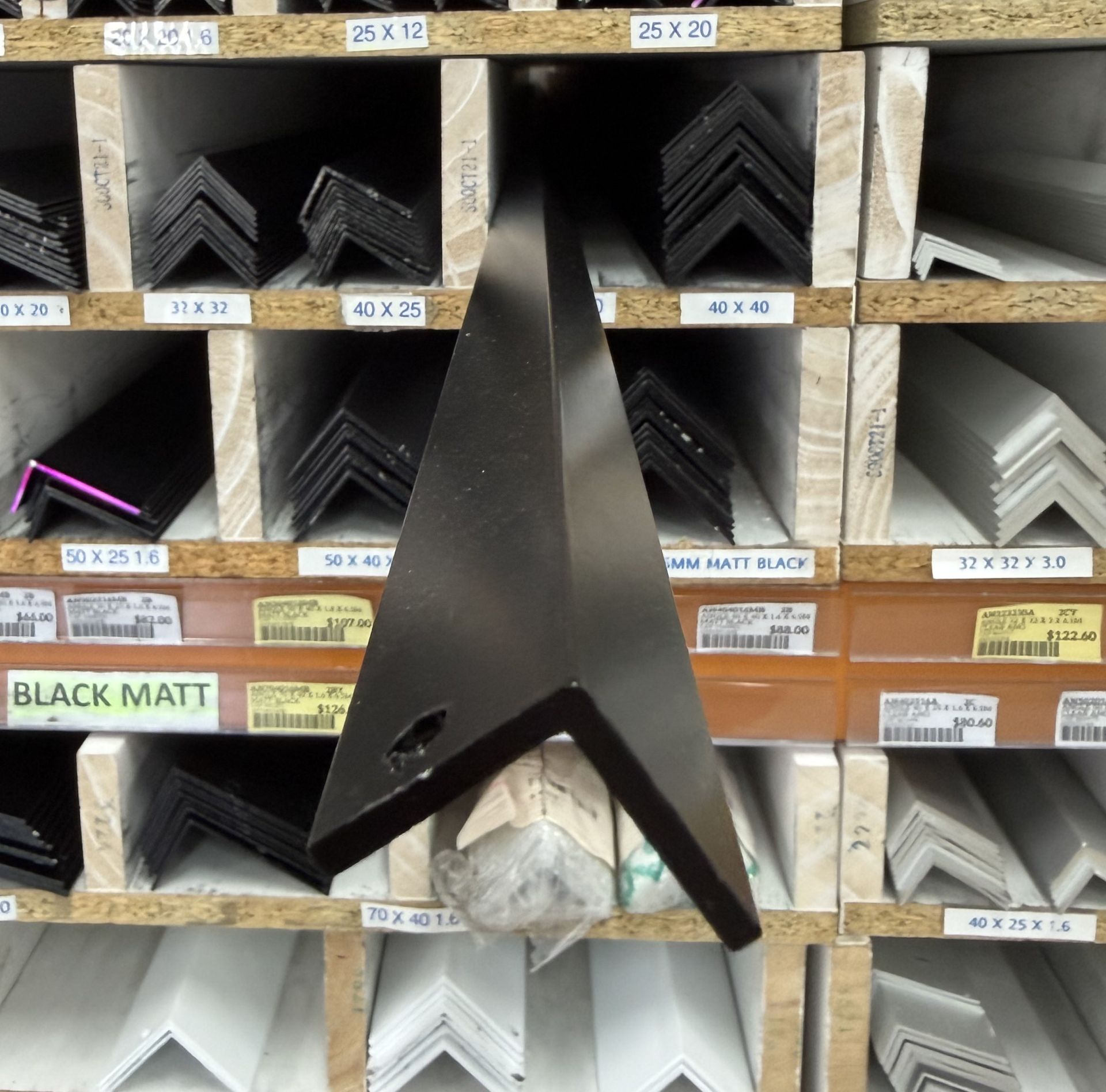 ANGLE 25 X 25 X 3.0 6.5M MATT BLACK