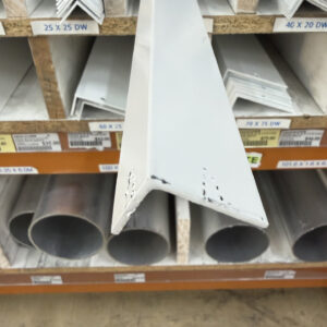 ANGLE 32 X 20 X 1.6 X 6.5M DOVER WHITE