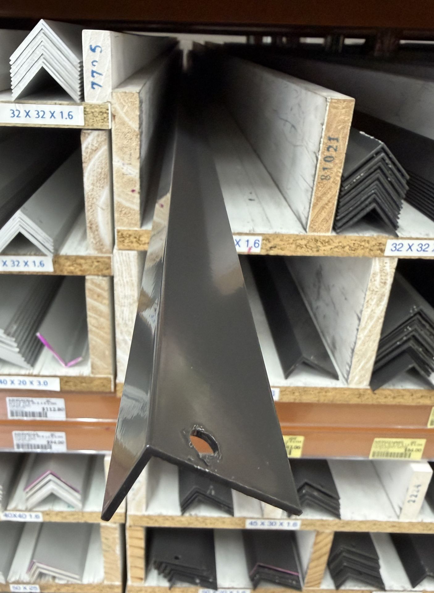 Angle 32mm x 20mm x 1.6mm x 6.5mtr Monument