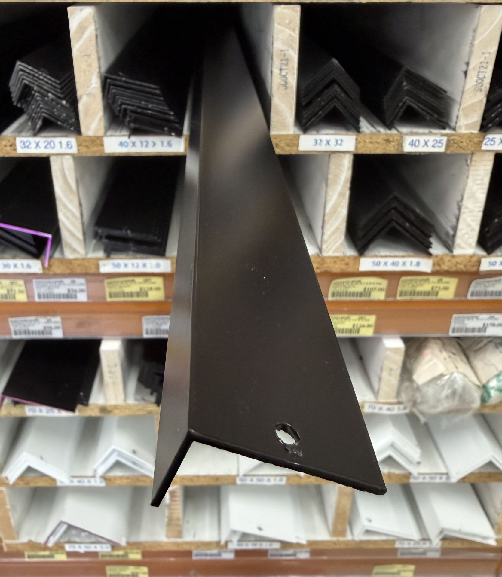 ANGLE 40 X 20 X 1.6 X 6.5M MATT BLACK