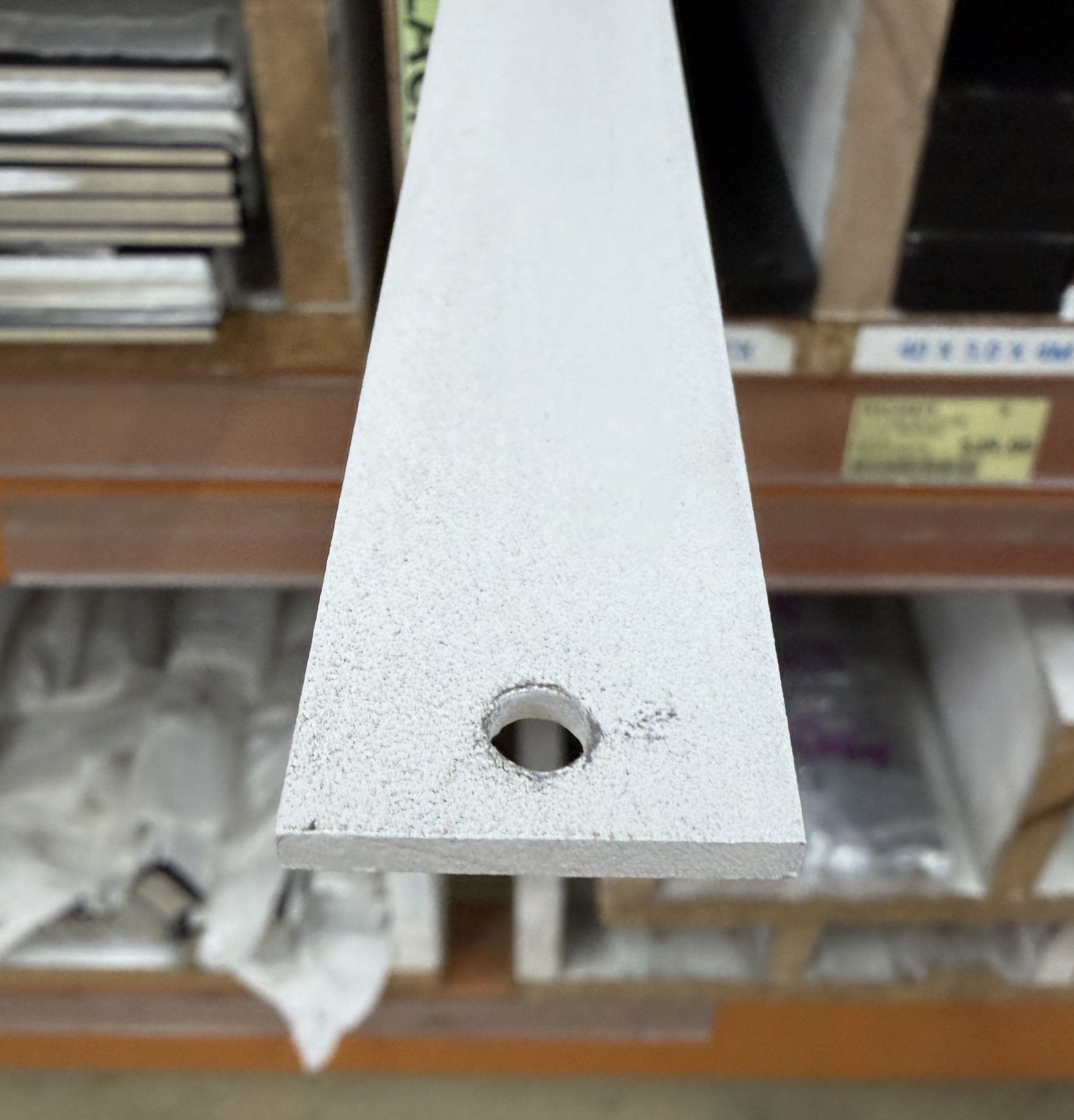 FLAT BAR 20 X 3 X 4M WHITE TX